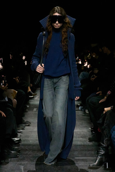 balenciaga runway 2025 fall winter