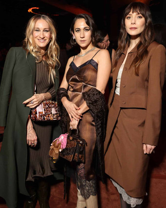 Sarah Jessica Parker, Delfina Delettrez Fendi, Elizabeth Olsen fendi defilesinde.