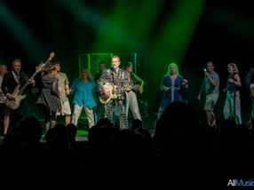 Chris Isaak at the Theatre Royal Drury Lane — A Night of Velvet, Reverb and Beautiful Showbiz Delirium
