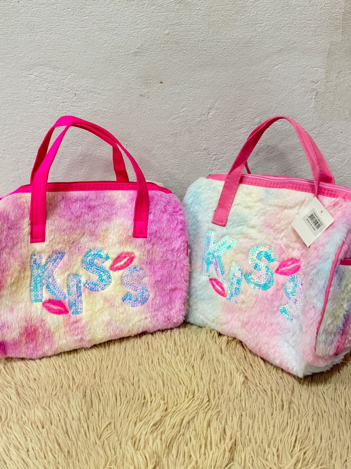 BOLSA FRASQUEIRA NECESSAIRE PELÚCIA TIE DYE PAETÊ GLAMOUR