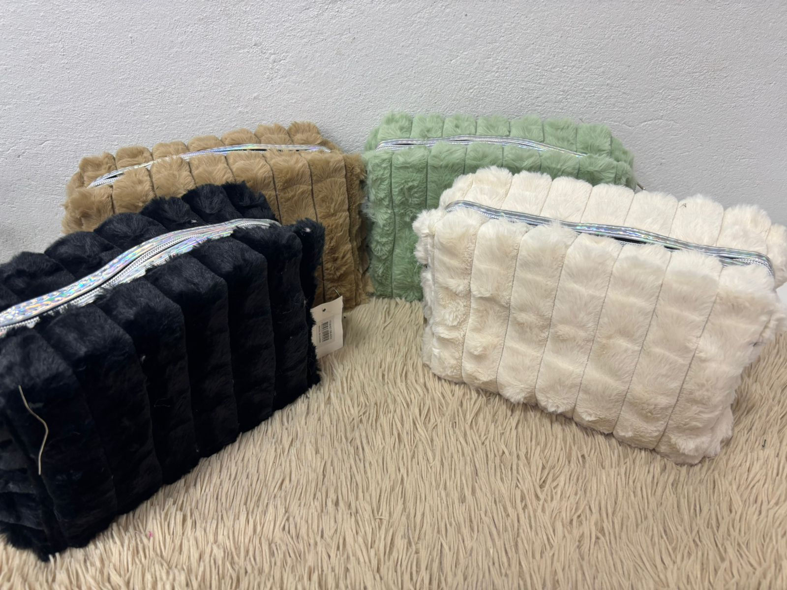 Necessaire Texturizada de Luxo em Pelo Sintético- DM-A029