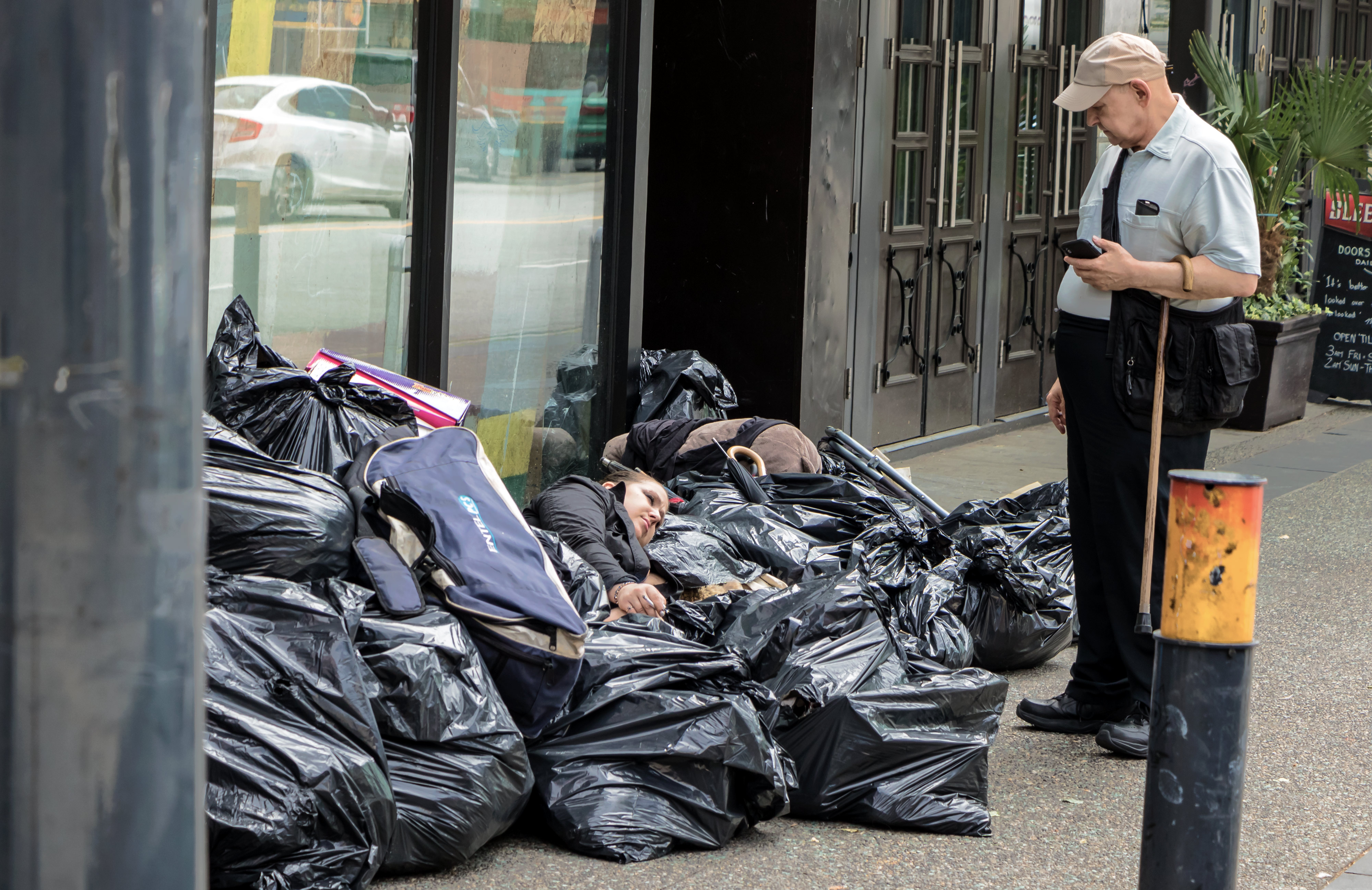 Clyde-and-his-daughter-in-the-trash