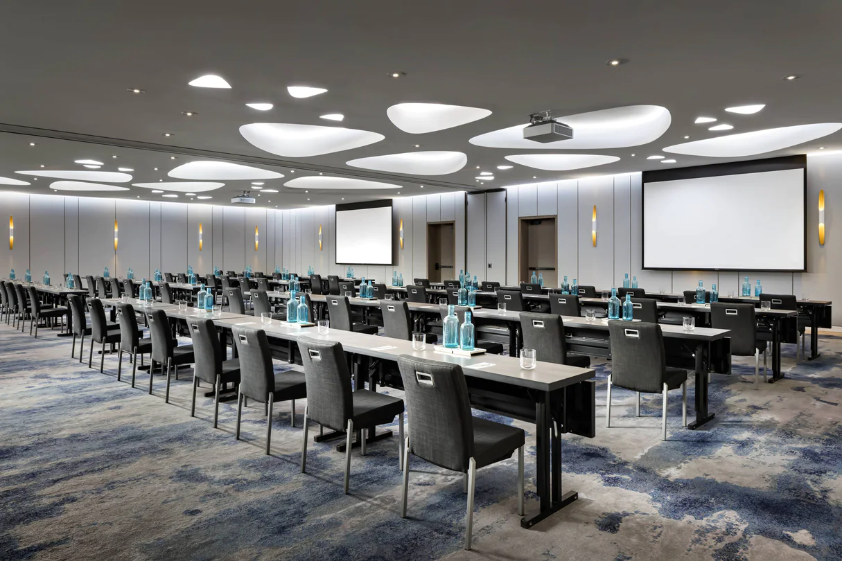yegjw-ballroom-9456-hor-clsc.webp