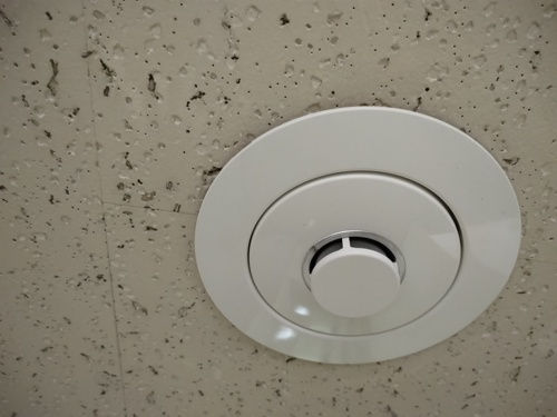 光電式スポット型感知器施工後