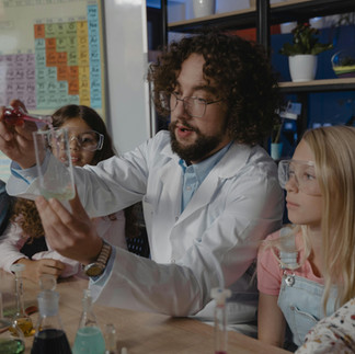 Teacher teaching teens STEM