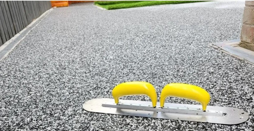 Levelling tool on new gravel back garden floor