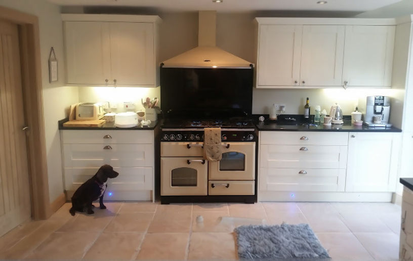 Kitchen with retro style cooker and hob set up