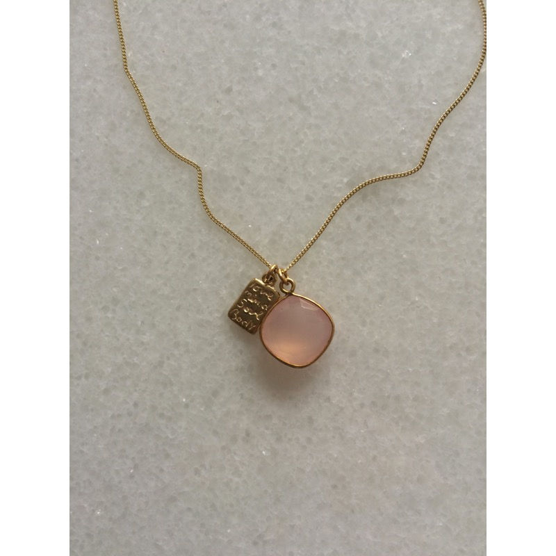 růžový chalcedon.