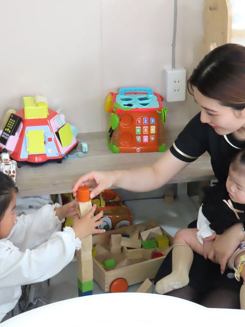 ・・《《　　　キッズスペースあり・託児スタッフ在中　　　》》　　OCEAN整骨院では、お子様と一緒にご来院して頂き、お母様の施術が終わるまで無料でお子様をお預かりさせて頂きますもちろん子育て経験のある託児スタッフがおりますので、安心して預けて頂けます️🪽・また、産後矯正専門の時間枠を下記で決めさせて頂いております！◎月曜日am◎金曜日am※ご新規様は月・金曜日の12時〜ご予約可能です・