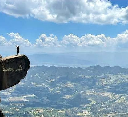 piedra colgada_edited_edited.jpg