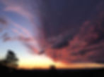Opgaande zon met felgekleurde wolken
