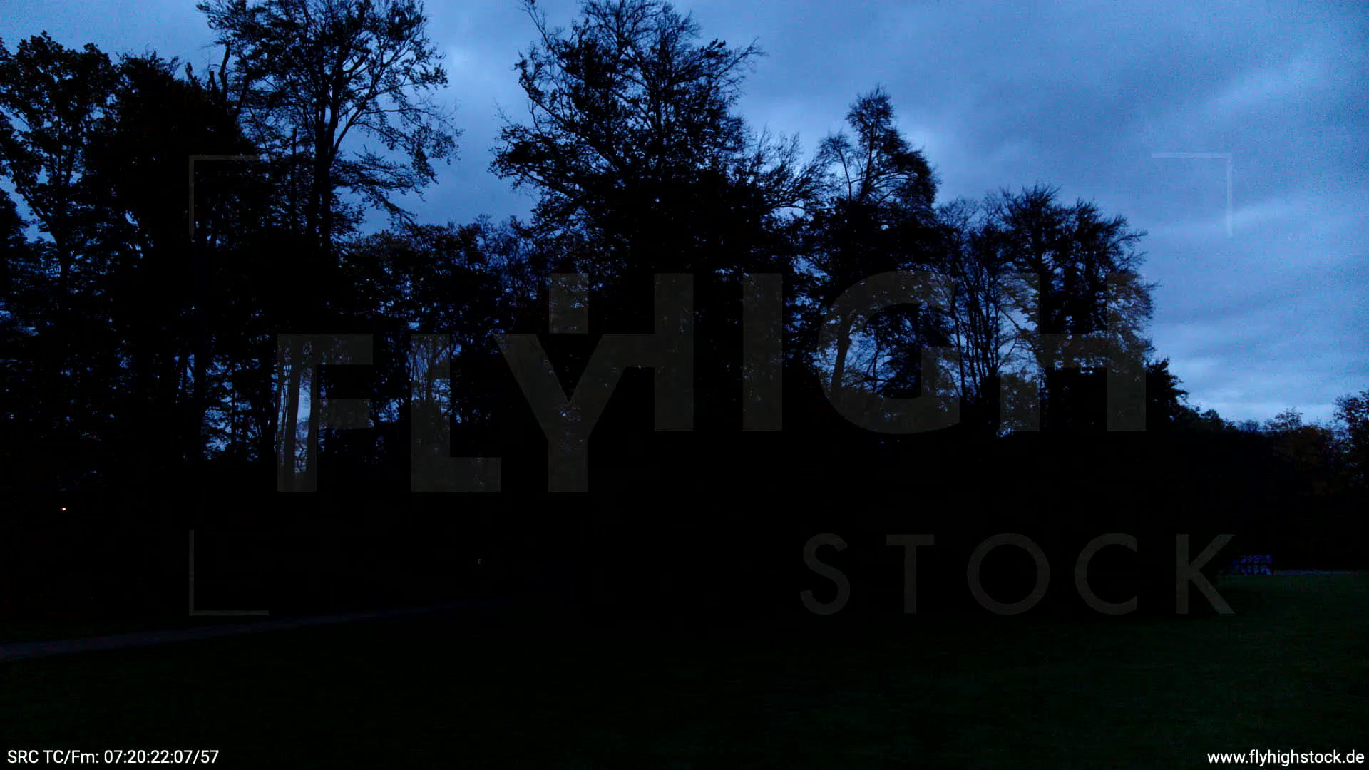 Köln Stadtwald Skyline Zuflug nach oben morgens C020_C006