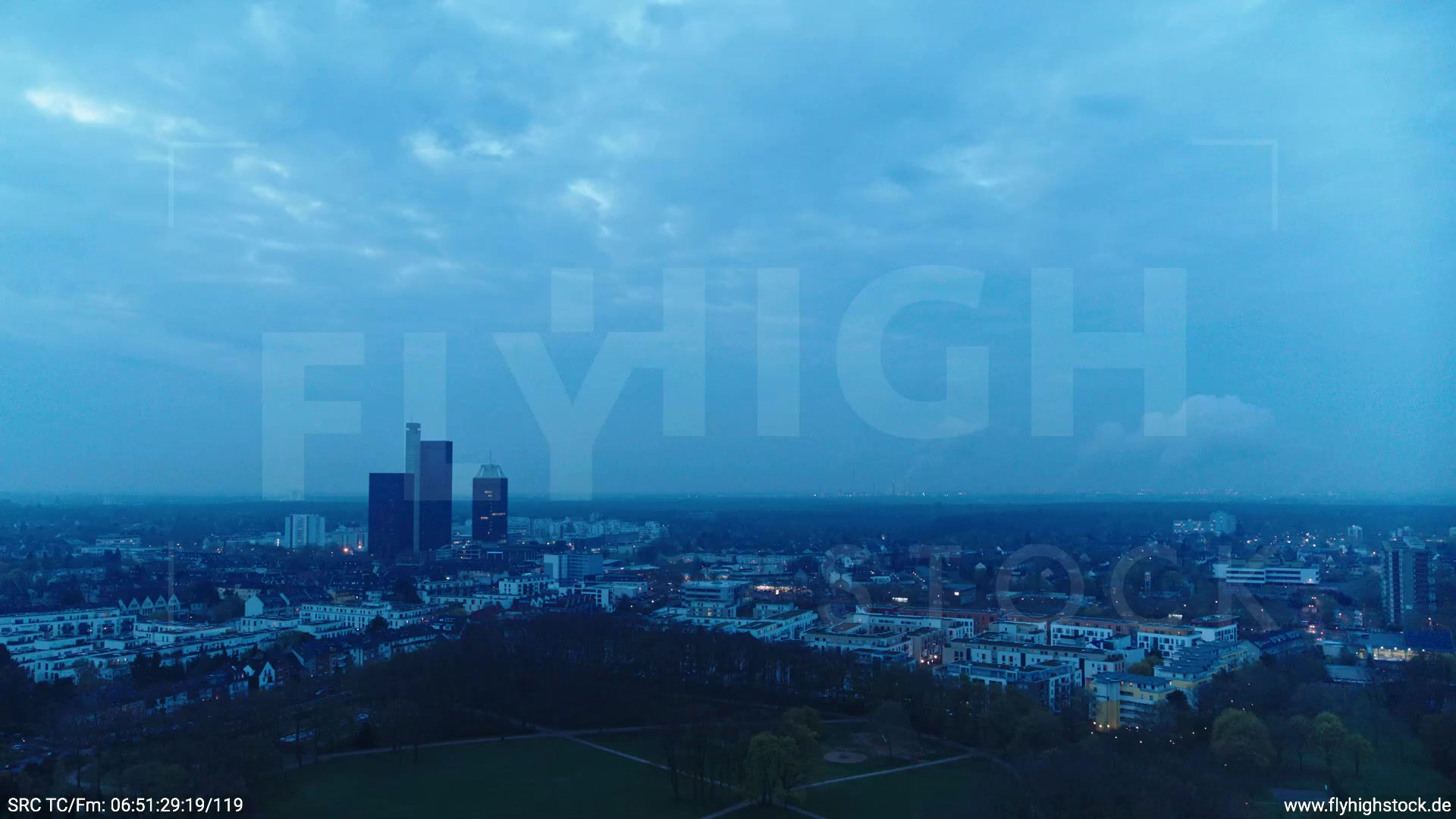 Köln Vorgebirgspark Funkhaus Skyline Zuflug morgens 2
