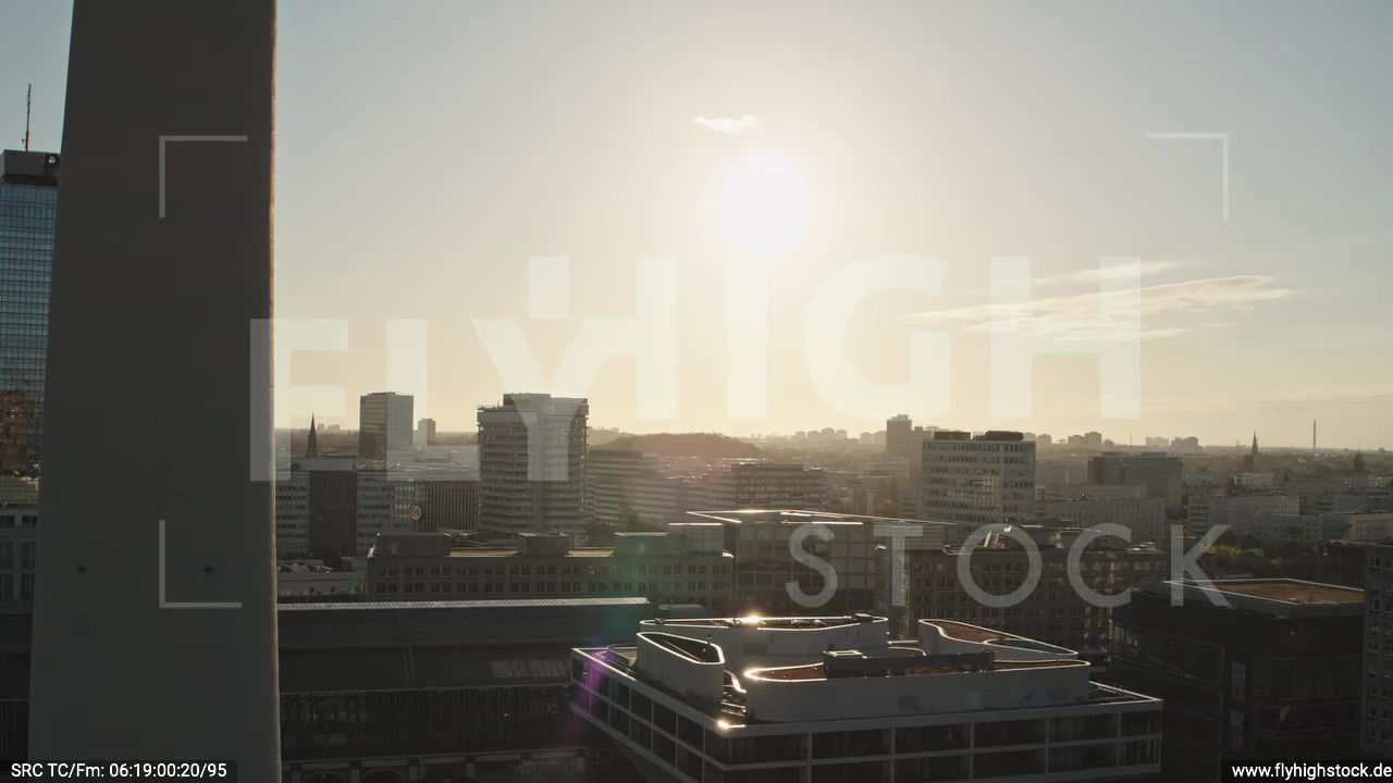 Berlin Neptunbrunnen Ost Skyline Rückflug nach oben morgens D038_C005