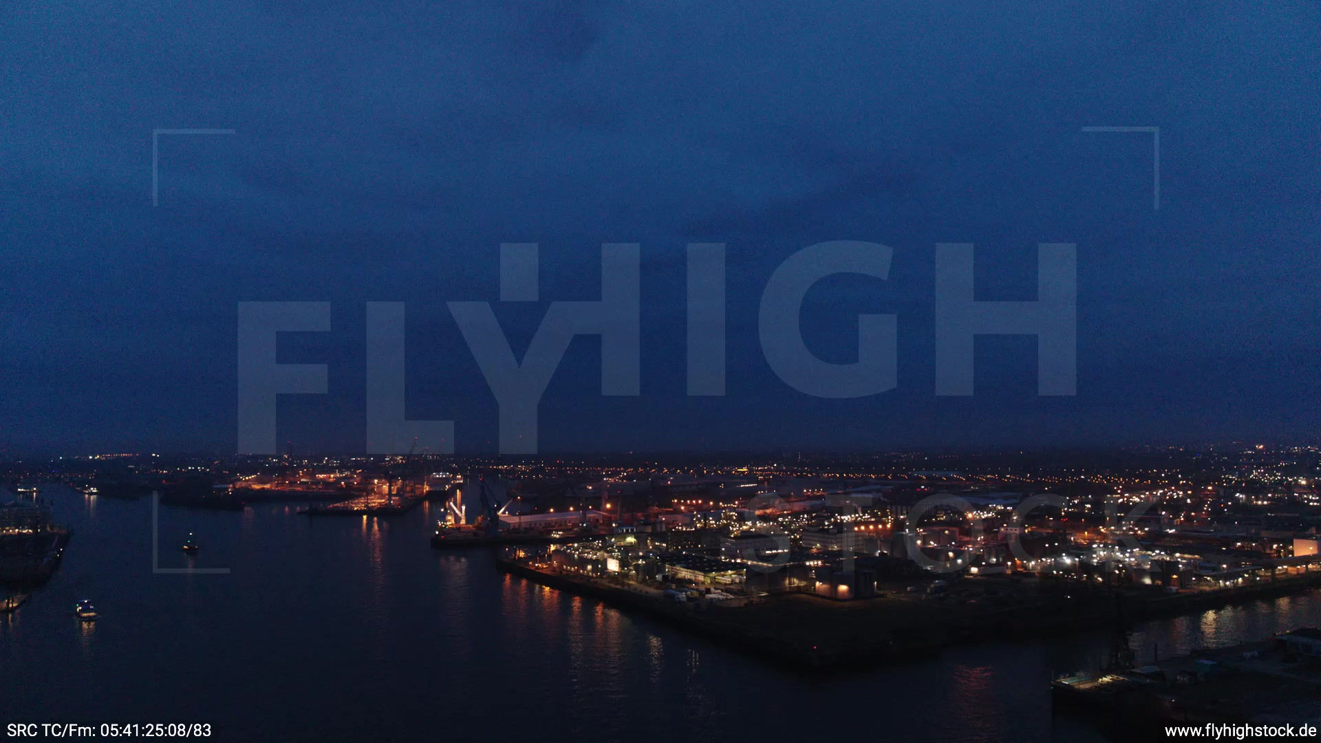 Hamburg Hafen Zuflug Industrie morgens