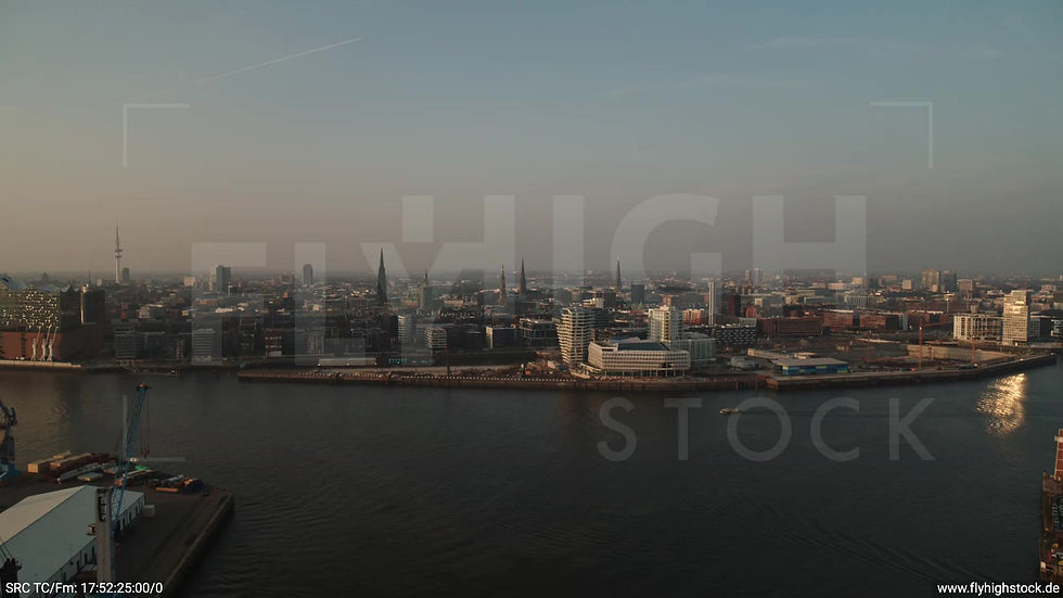 Hamburg Südwesthafen Zuflug Marco-Polo-Tower abends