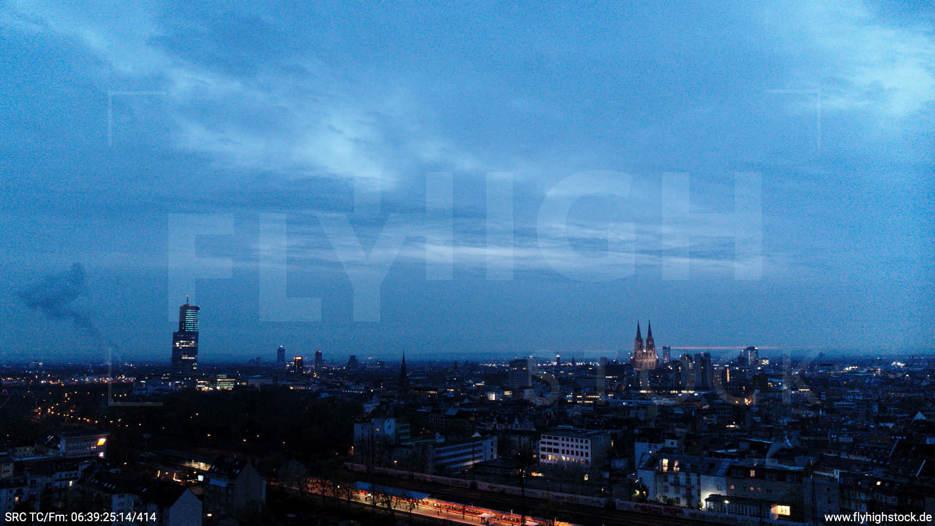 Köln Innerer Grüngürtel Dom Skyline Hub morgens 2