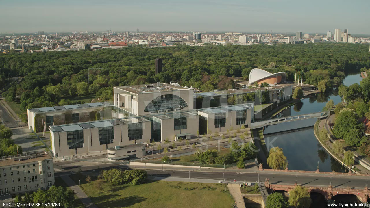 Berlin Spreebogenpark Kanzleramt Zuflug nach unten tagsüber D031_C004