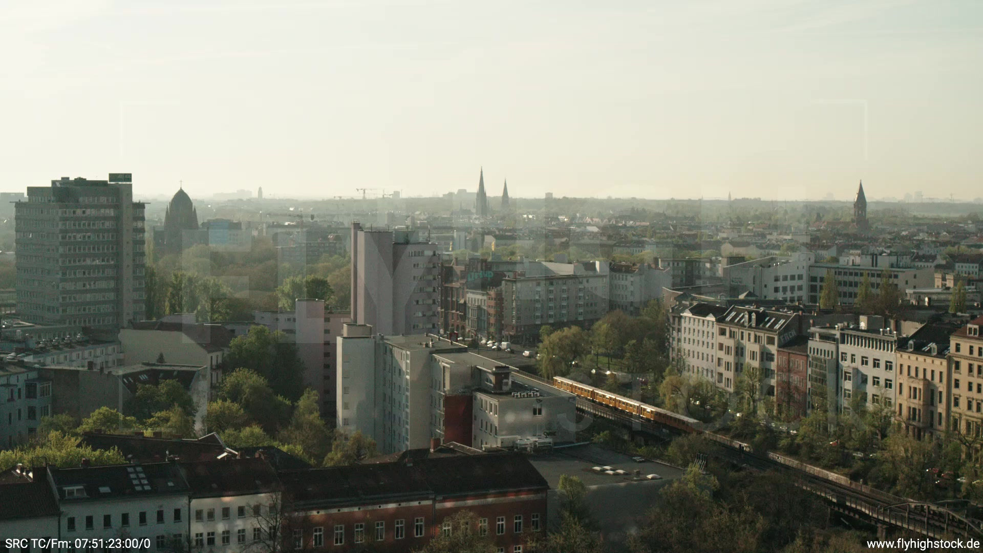 Berlin Hallesches Ufer Tempelhof Skyline Zuflug morgens 2
