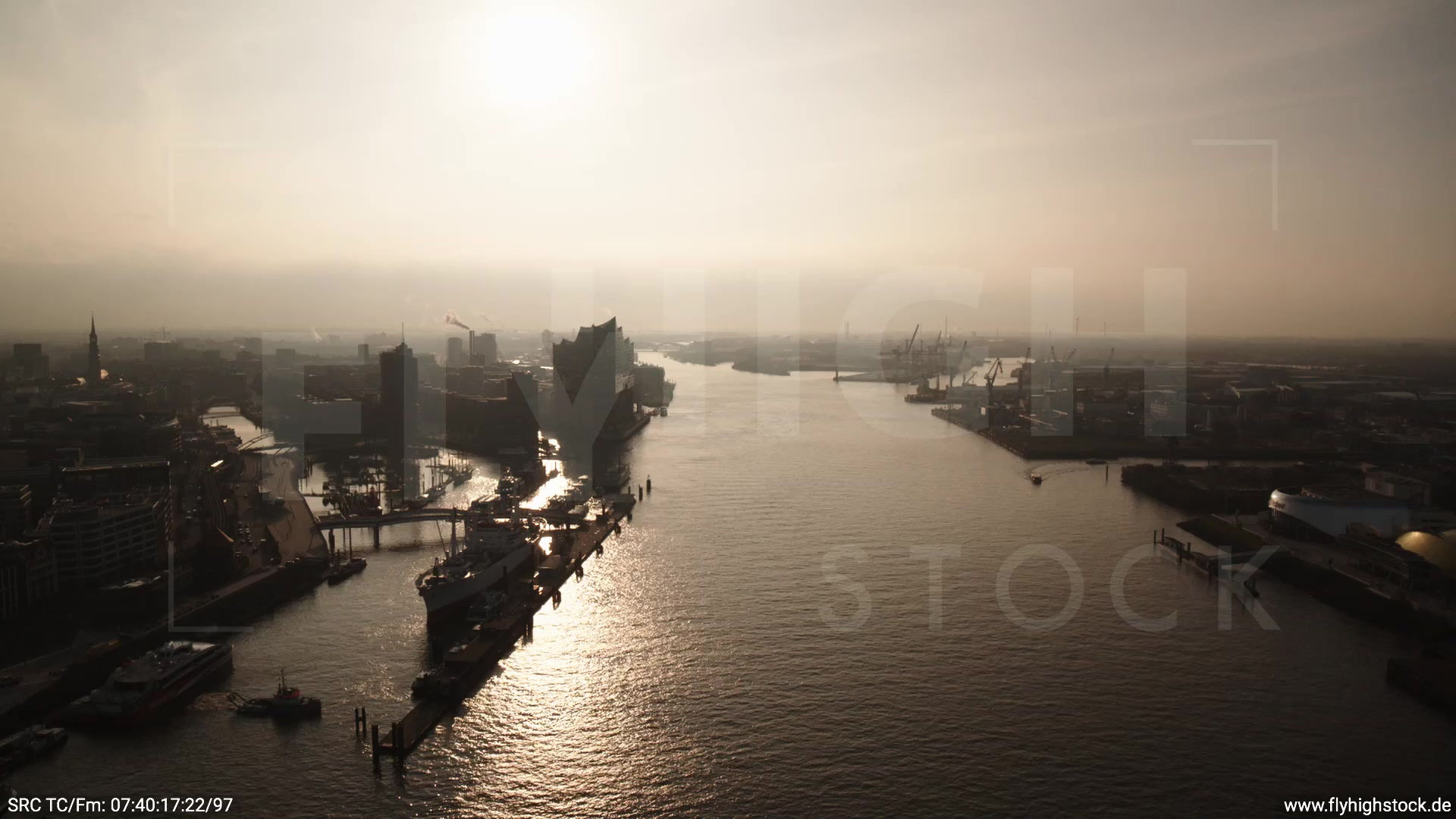 Hamburg Hafen Überflug Elbe morgens 4
