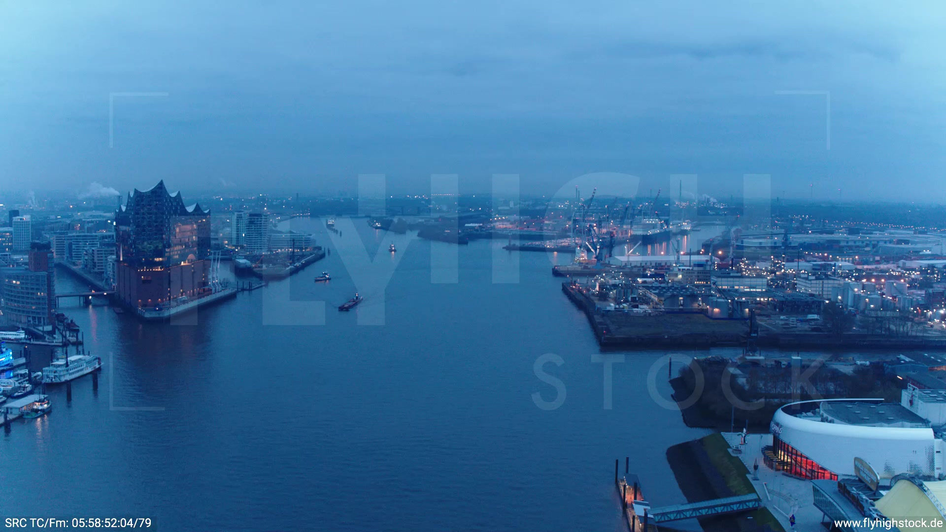 Hamburg Hafen Überflug Elbe morgens