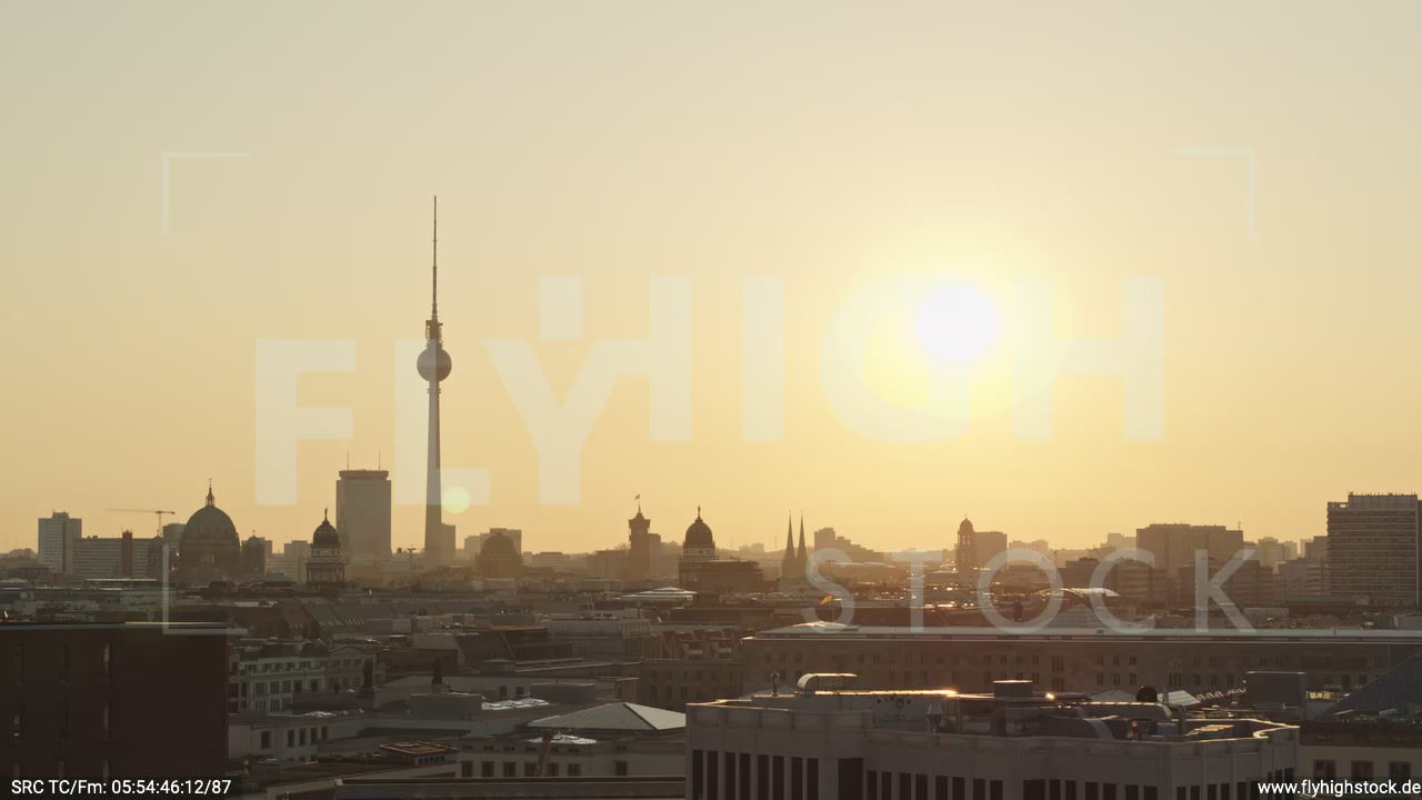 Berlin Potsdamer Platz Ost Skyline Parallelflug nach unten morgens D034_C019