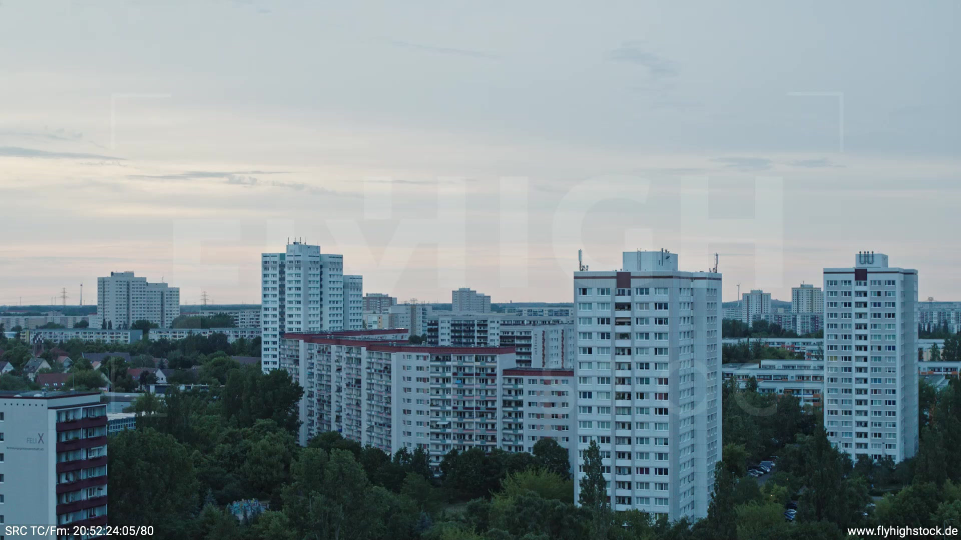 Berlin Marzahn Stadtteil-Shot Parallelflug abends 3