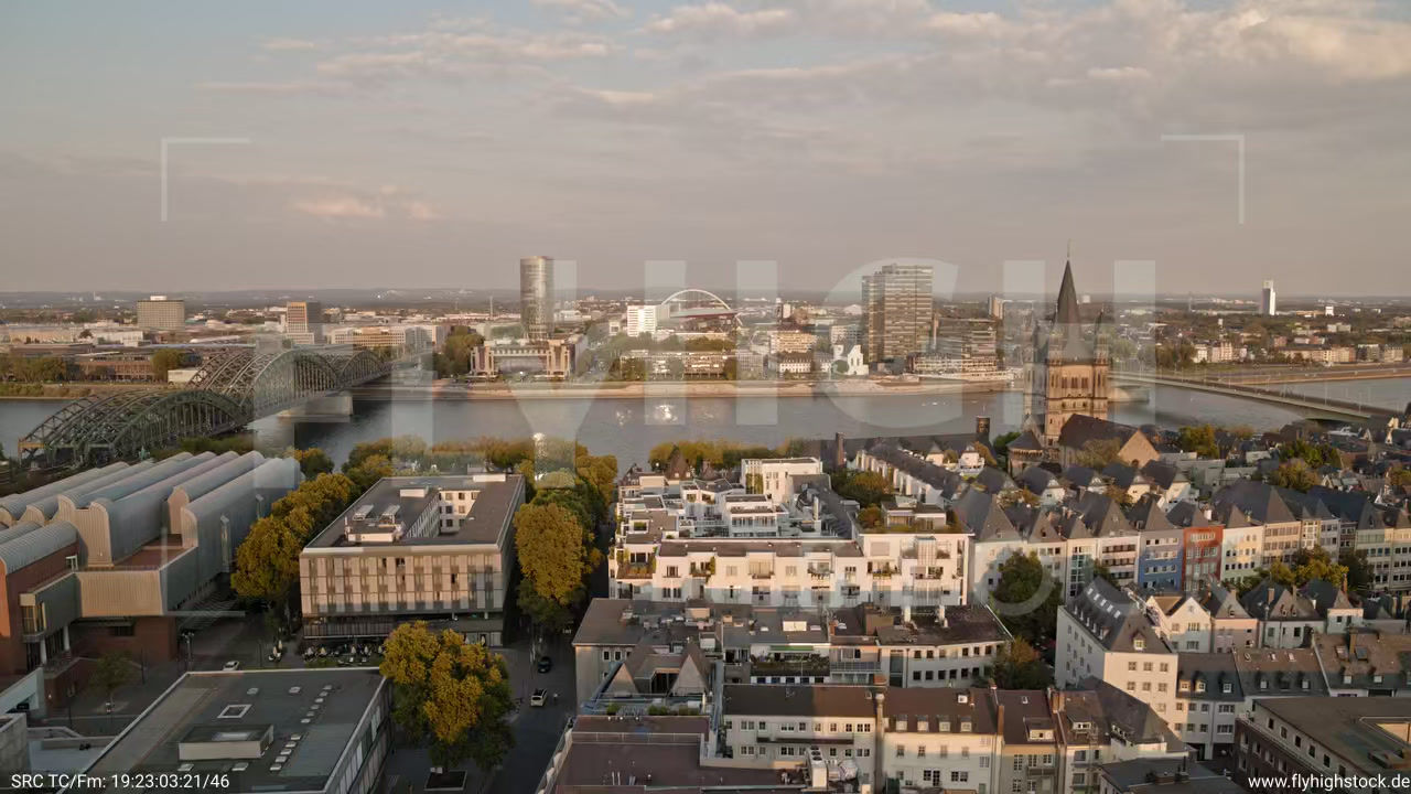 Köln Am Dom Parallelflug C054_C025