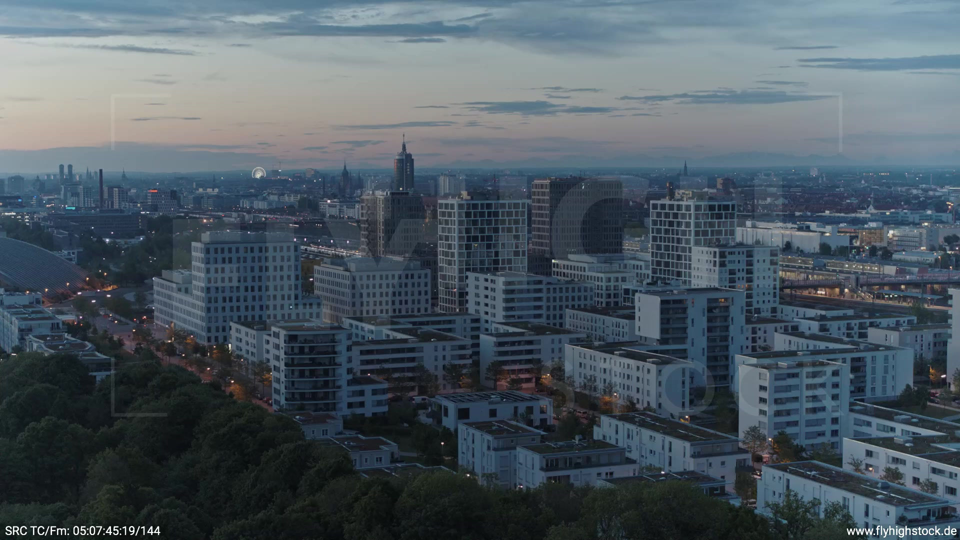 München Hirschgarten Skyline Rückflug nach oben morgens