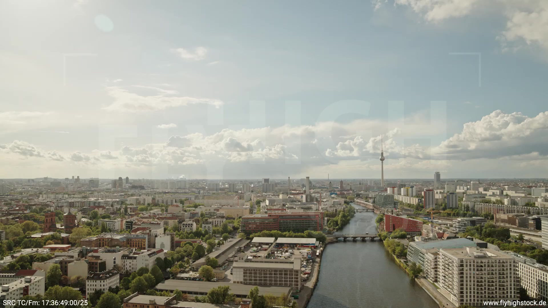 Berlin East Side Gallery Skyline Rückflug tagsüber 3