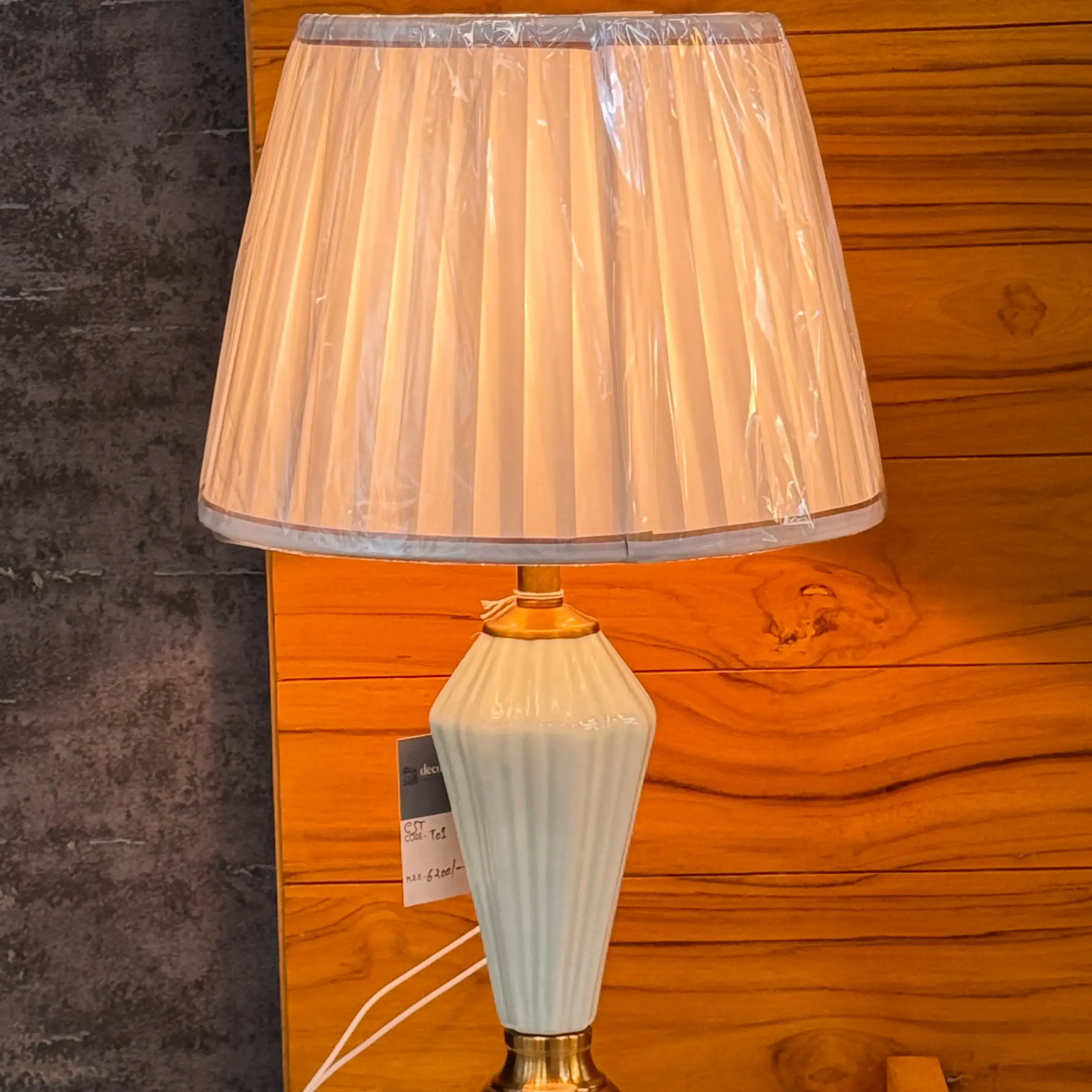 GST T01 TABLE LAMP
