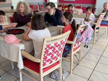 Jeux de société intergénérationnel