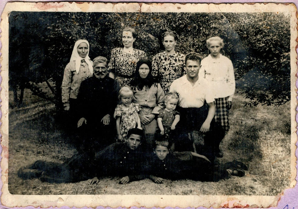 Родина прапрадіда Бондаренка ІІ – Єлисея Сильвестровича (по лінії д. Грицька), сер. 1950-х рр.