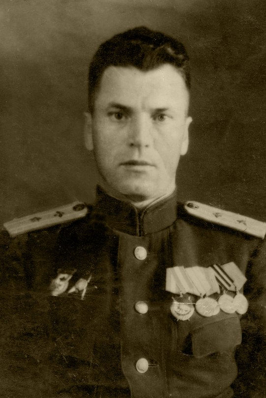 Борисенко Федір Іванович, 1 фото – кін.1920-х – поч. 1930-х рр., 2 фото – поч. 50-х рр.