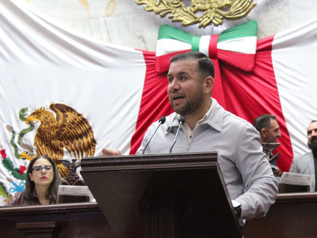 Plantea Reyes Galindo reforma para restringir circulación de camiones que transportan material peligroso