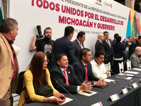 Suscribe Feliciano Flores, petición a AMLO para declarar Zona Libre en Lázaro Cárdenas