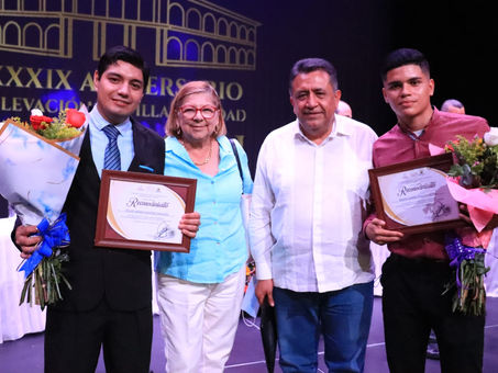 Reciben condecoración Ciudadano Distinguido, Hija Predilecta y Mérito Juvenil.