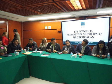 Sostiene Feliciano Flores, encuentros con alcaldes y empresarios