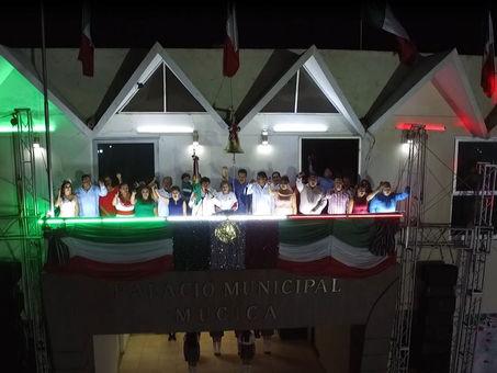 Raymundo Arreola Ortega dio el Grito de Independencia en Múgica