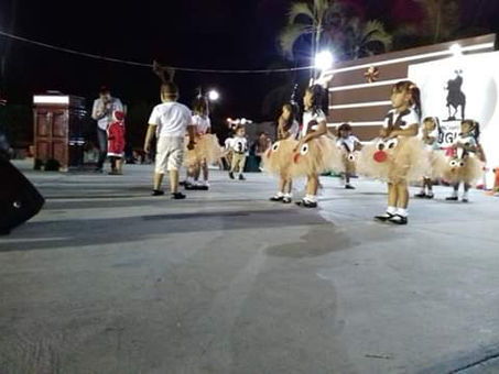 Escuelas de preescolar presentan el Festival de Navidad en Múgica