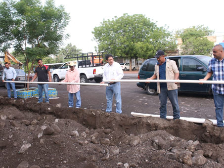 Raymundo Arreola inicia trabajos de introducción de agua potable en la colonia Ampliación Vista Herm