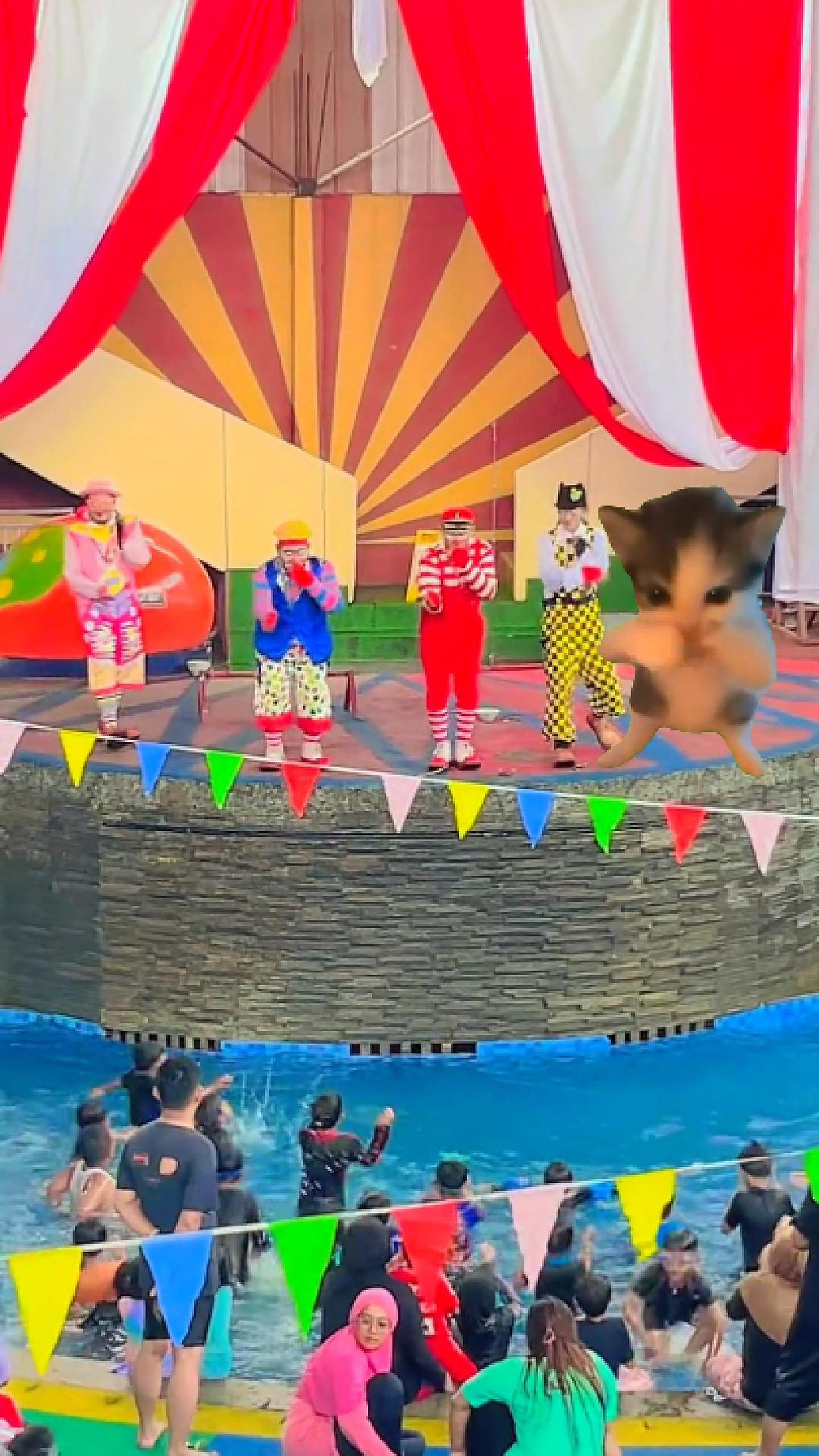 SHOW BADUT DI SIRKUS WATERPLAY BEKASI