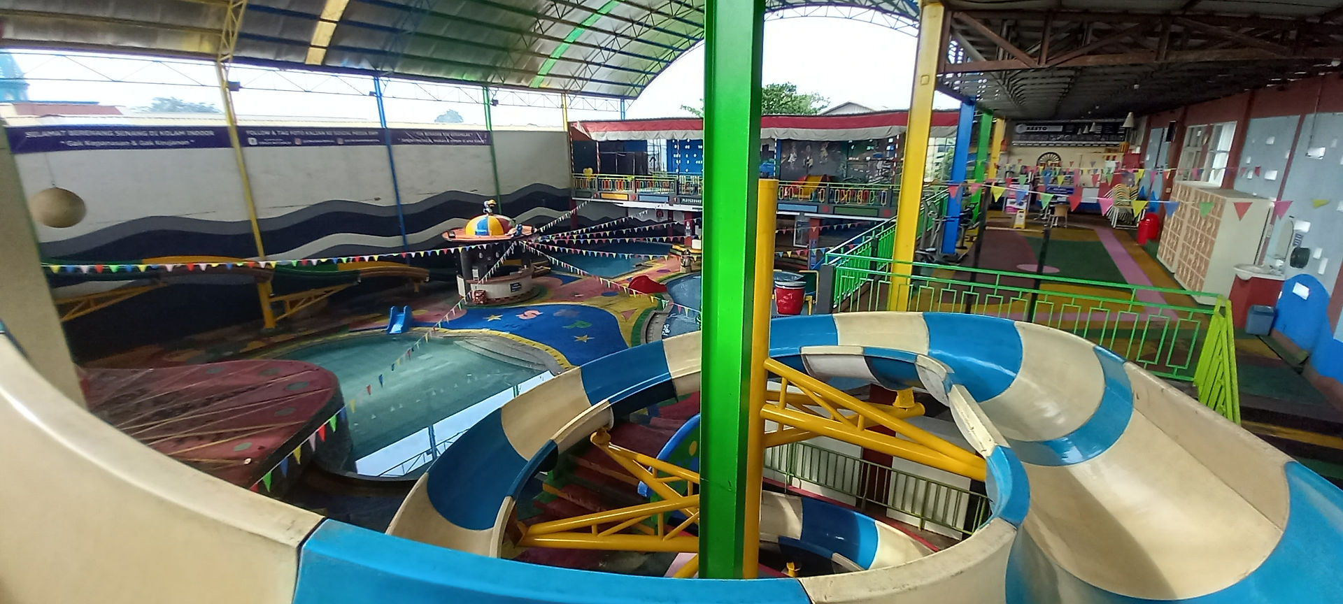 perosotan spiral fiberglass Sirkus Waterplay Bekasi
