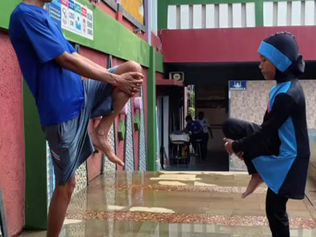 Mau jadi jago renang? Mulai dari kecil dong!