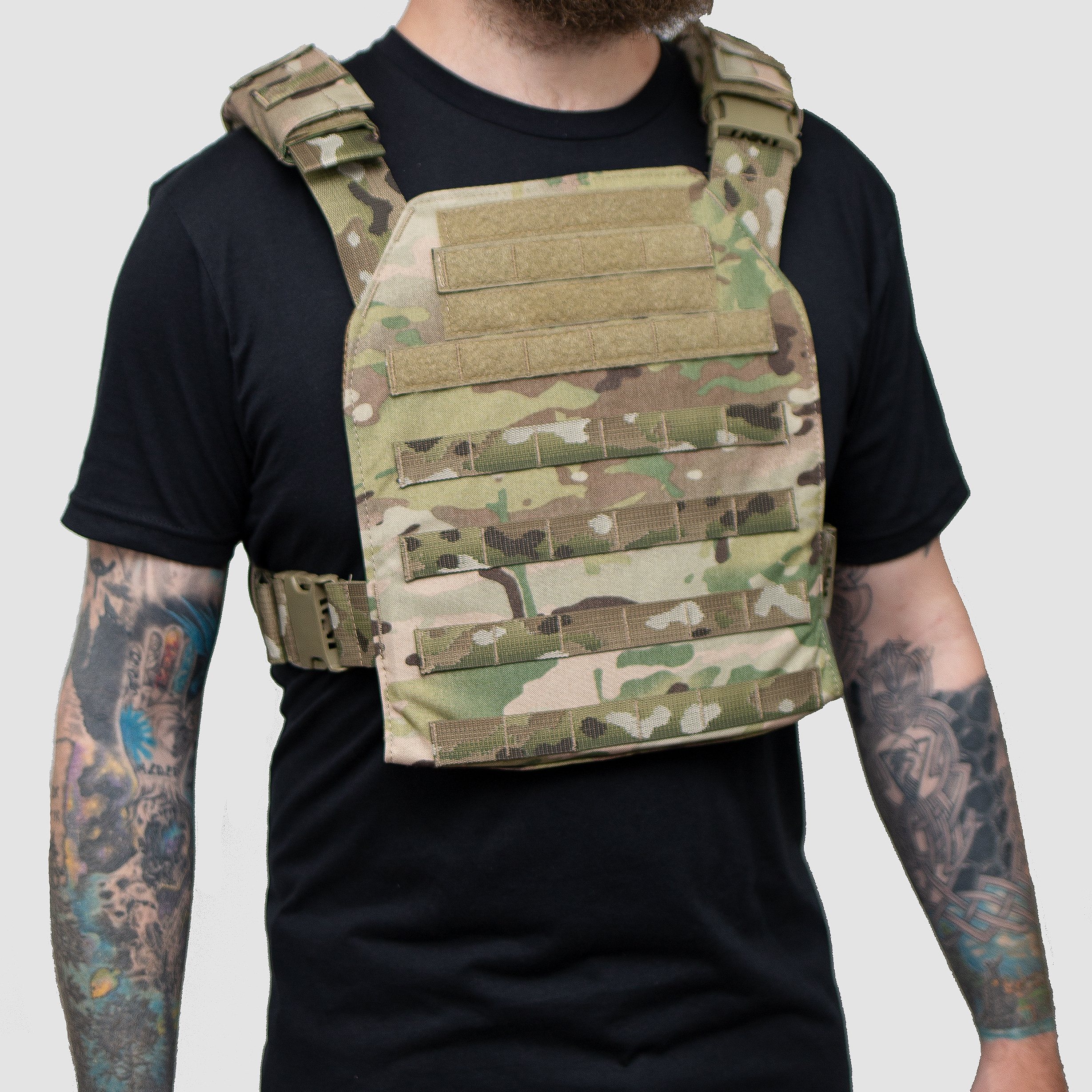 Man wearing a Minuteman Plate Carrier