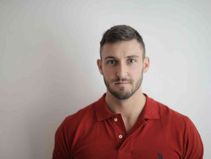 Dapatkan Inspirasi Potongan Rambut Low Fade 2 Jari yang pastinya Simpel dan Stylish