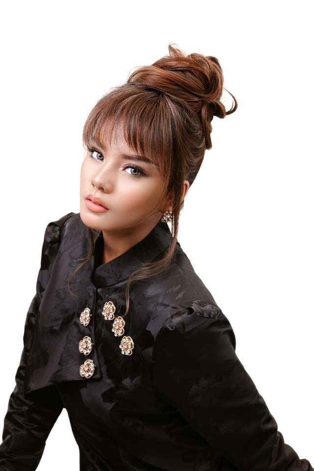 Contoh warna rambut coklat dengan nama Ash Brown lengkap dengan teknik baby light