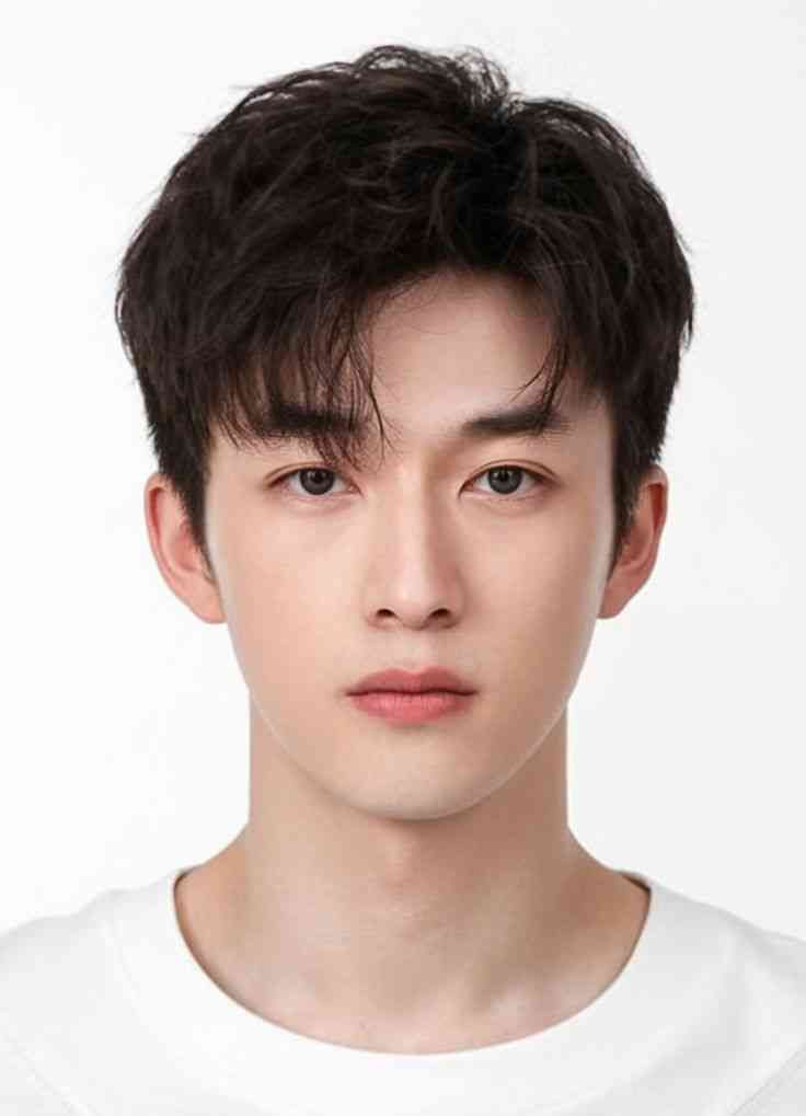 Contoh model rambut pria dengan variasi Textured Curtain Cut