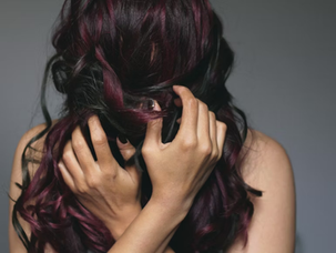 Dapatkan rekomendasi parfum rambut wanita tahan lama untuk solusi rambut bau