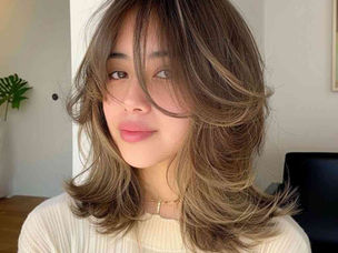 Dapatkan inspirasi model rambut oval layer sebahu yang membuat tampilan lebih cantik